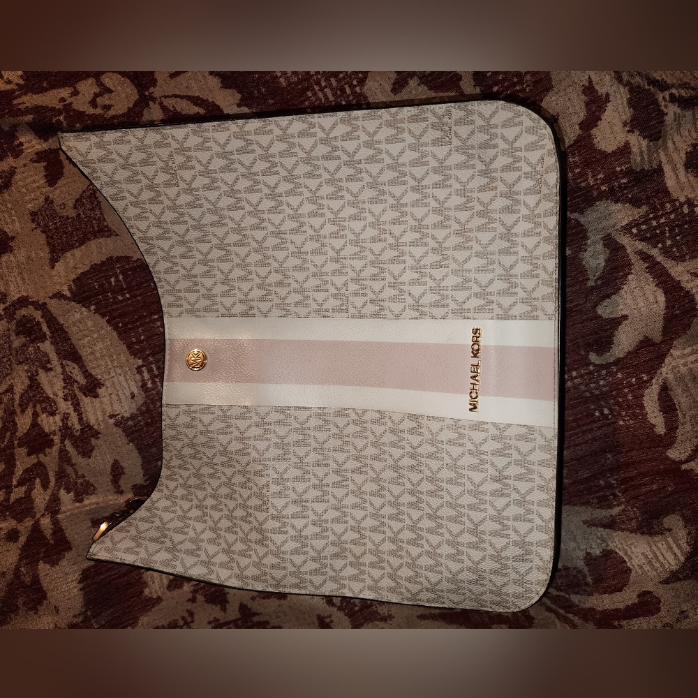 Michale Kors Purse